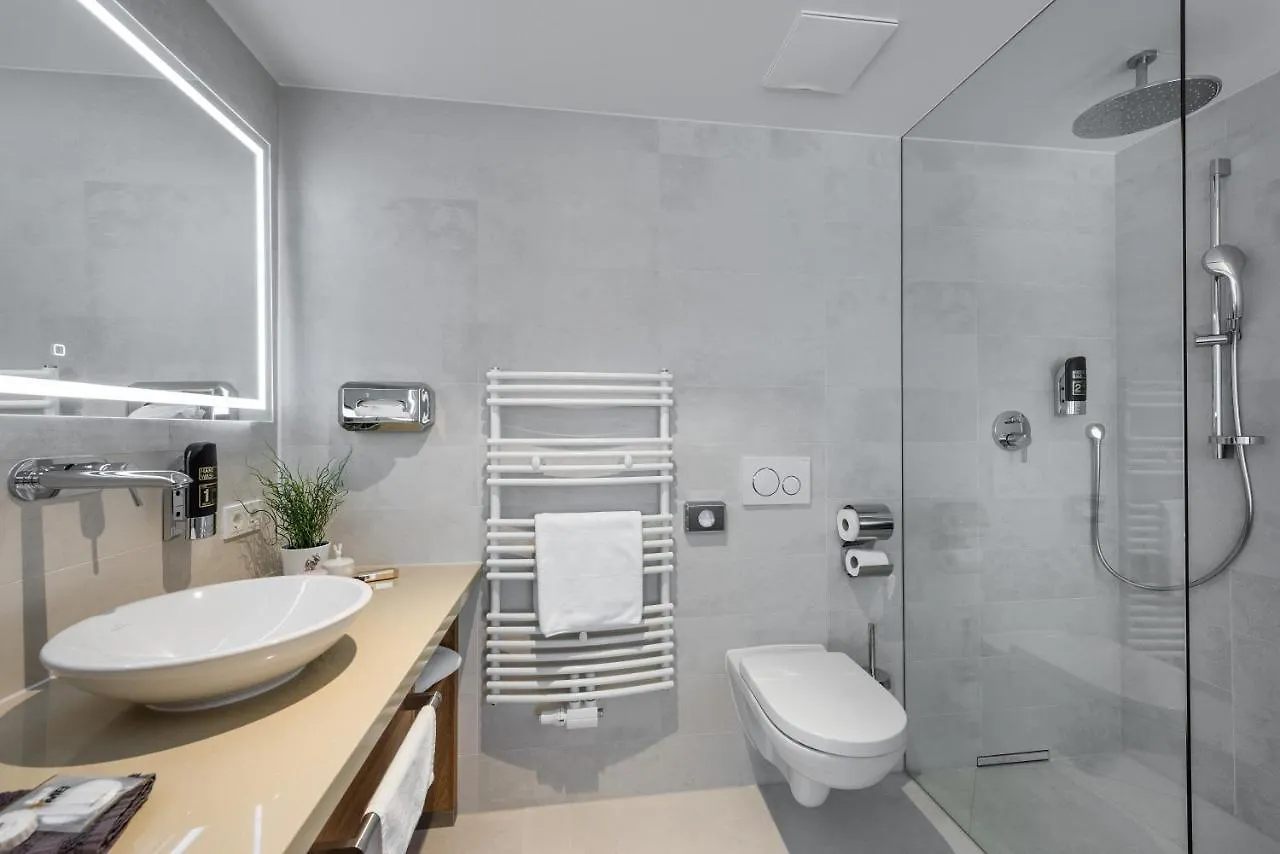 Hotel Dasmei Mutters 4*,